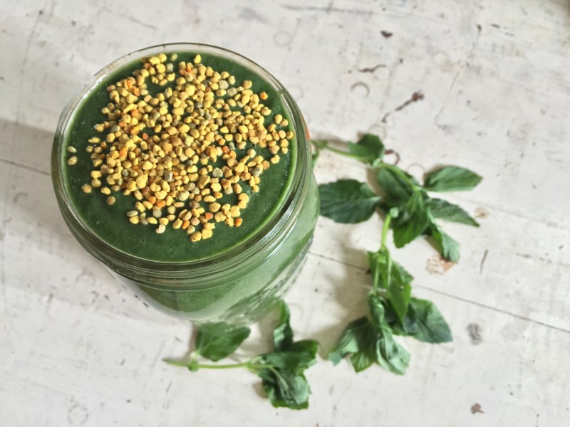 The Healthiest Way To Make Green Smoothies + Recipes