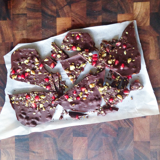 Pistachio Pomegranate Chocolate Bark (Sugar-Free)